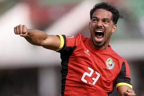 لاعب موزمبيق: تنظيم كأس أفريقيا يشبه المونديال.. وخضت أفضل تجاربي هناك